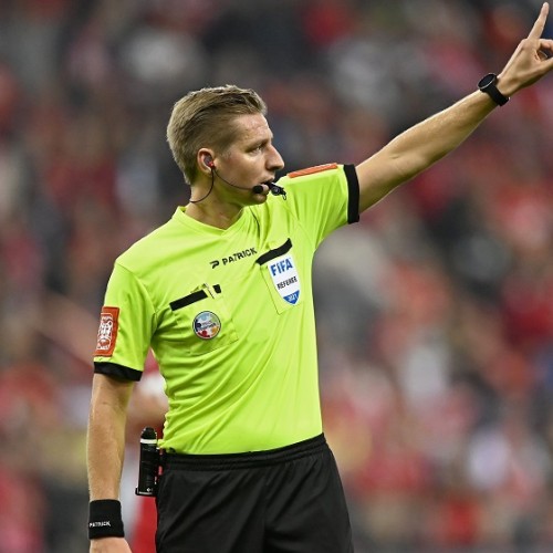 De Referee Academy werft jonge scheidsrechters aan